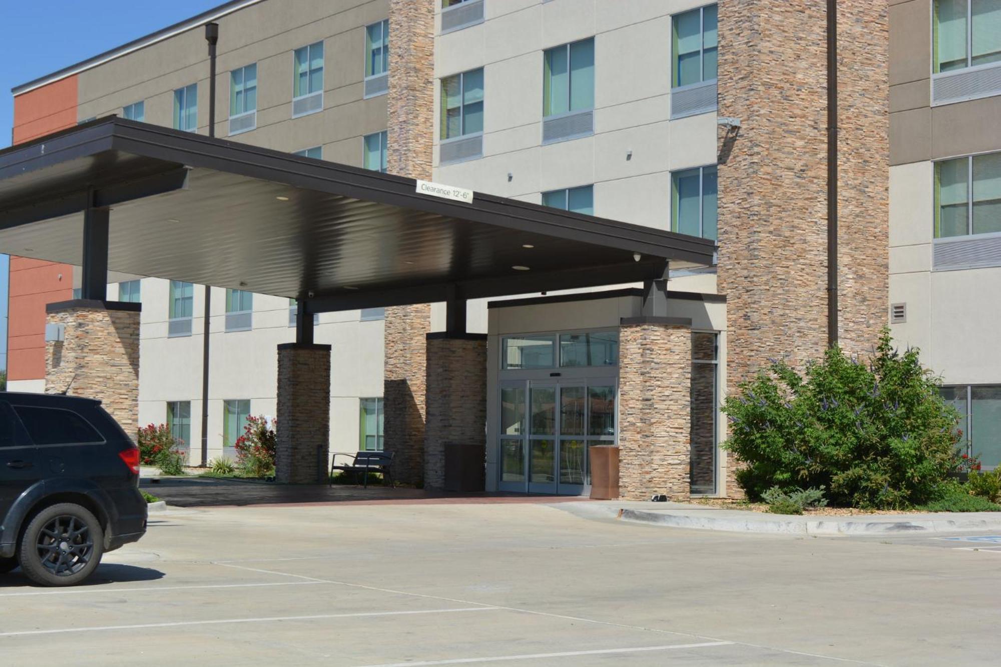 Holiday Inn Express & Suites Liberal Exteriér fotografie